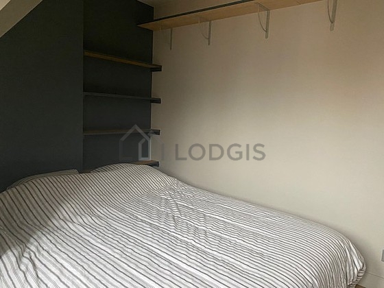Chambre avec fenêtres