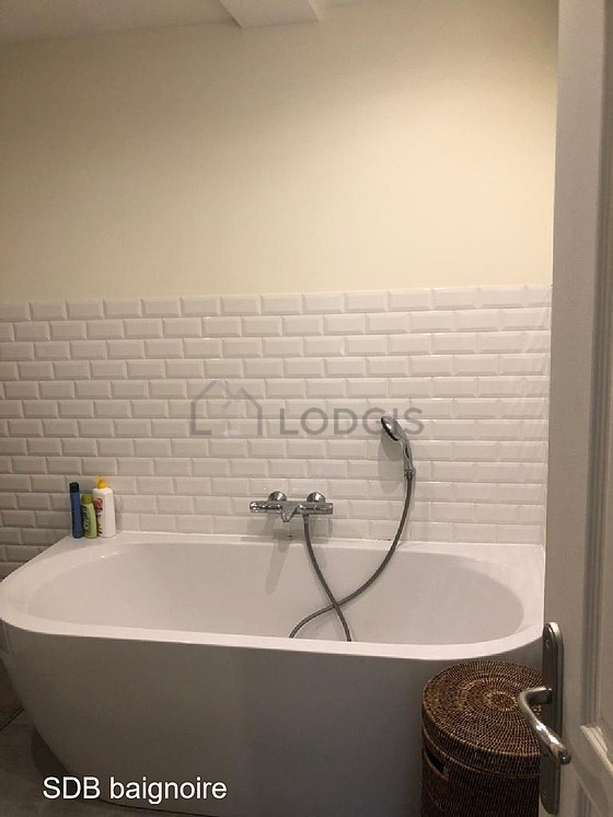 Beautiful and very bright bathroom with tile floor