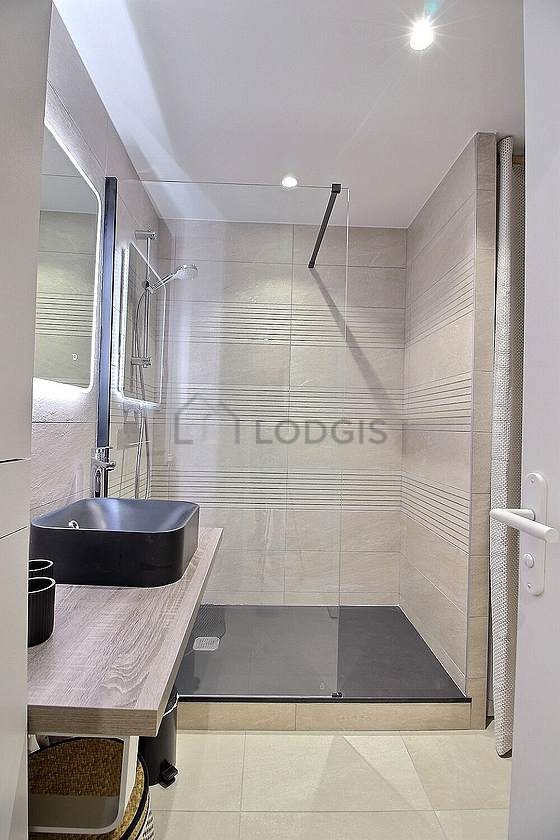 Pleasant and very bright bathroom with tile floor
