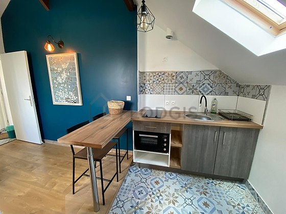 Magnifique cuisine avec du carrelage au sol
