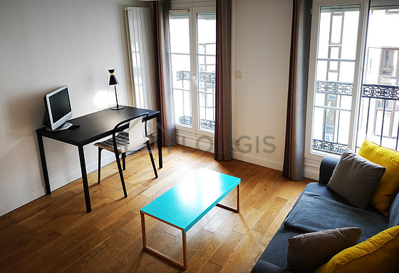 Séjour très calme équipé de 1 canapé(s) lit(s) de 120cm, canapé, penderie, placard