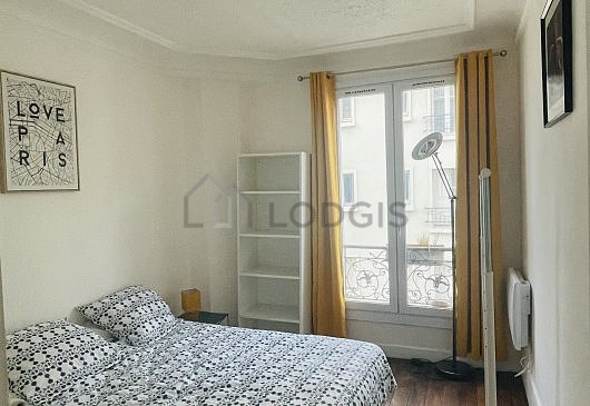 Chambre de 10m² avec du parquet au sol