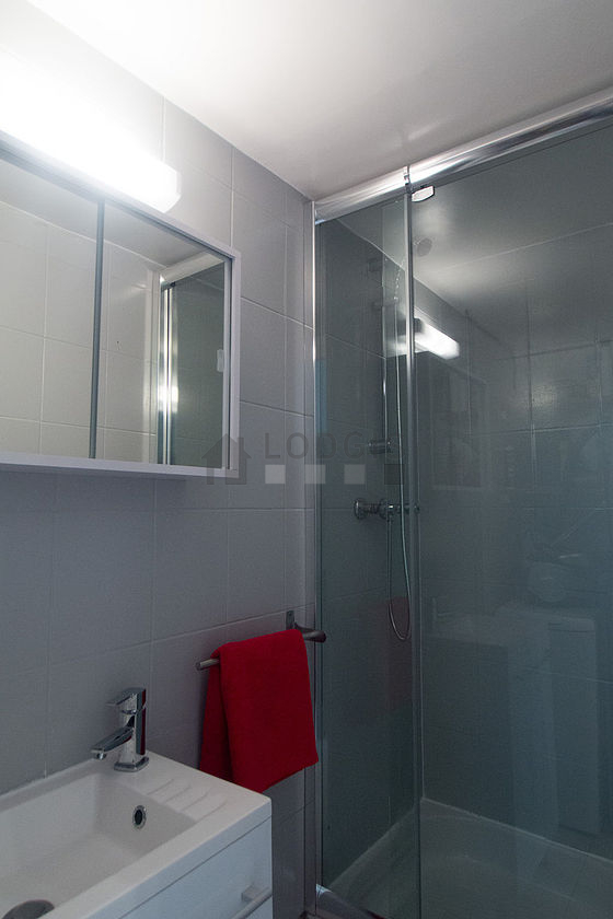 Bathroom equipped with washing machine, dryer, bath towels