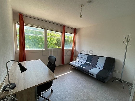Séjour équipé de bureau