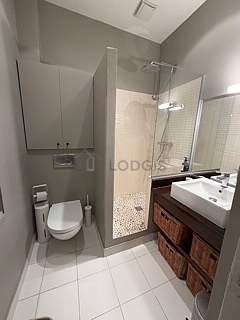 Bathroom equipped with separate shower, towel drying radiator