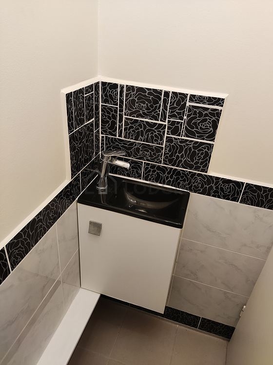 Toilettes indépendantes de la salle d'eau