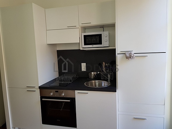 Cuisine équipée de lave linge, vaisselle