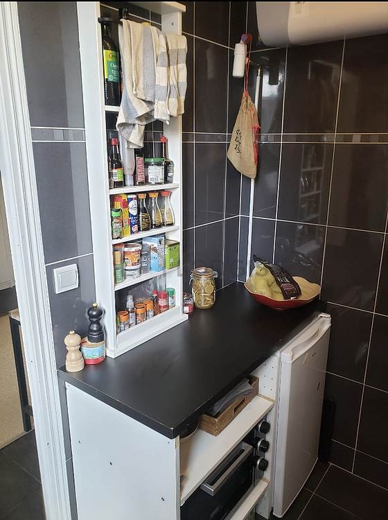 Great kitchen with tile floor