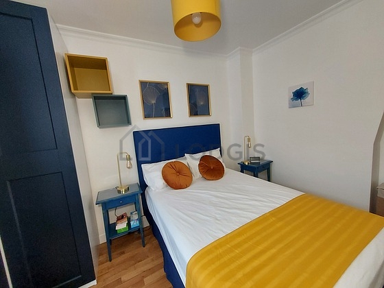 Chambre avec fenêtres double vitrage