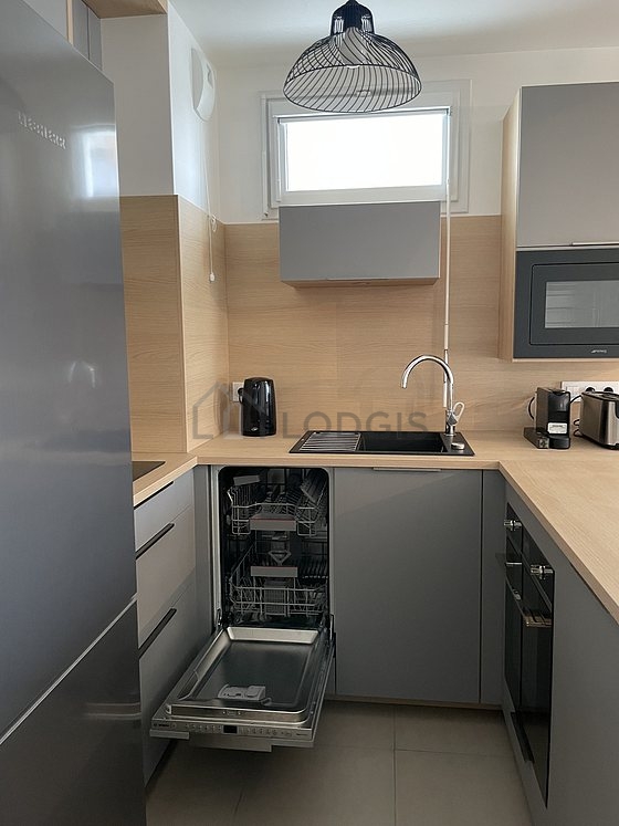 Cuisine dînatoire pour 2 personne(s) équipée de lave vaisselle, plaques de cuisson, réfrigerateur, hotte