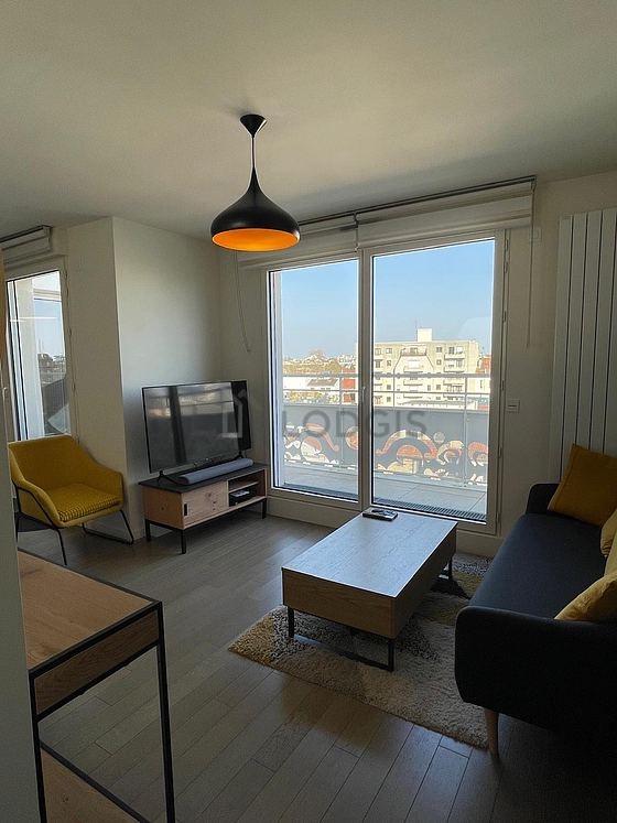 Séjour calme équipé de télé, chaine hifi, 1 fauteuil(s), 1 chaise(s)