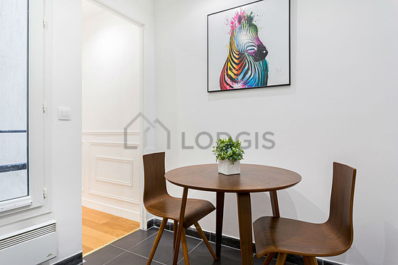 Living room furnished with 1 sofabed(s) of 120cm, dining table, 1 chair(s)
