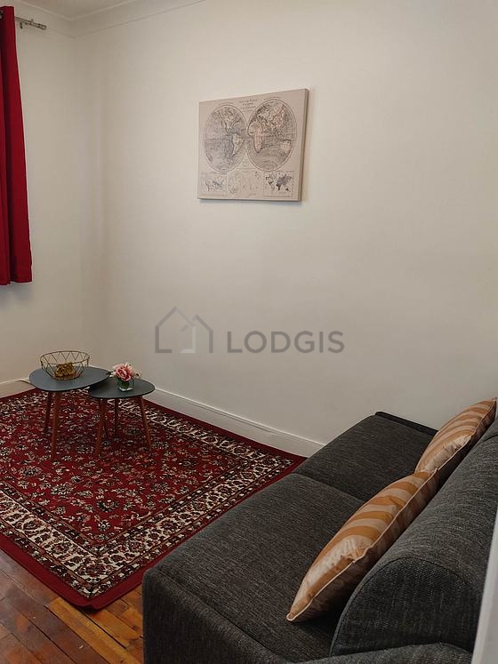 Beautiful, very quiet and bright sitting room of an apartment in Paris