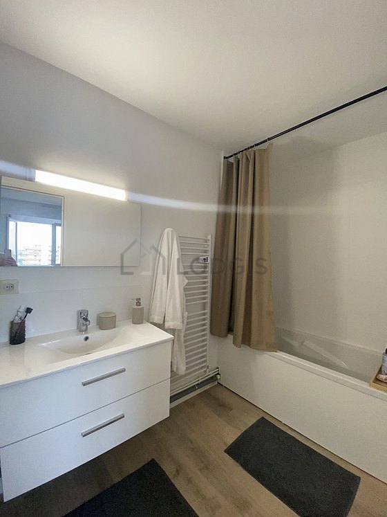 Pleasant and very bright bathroom with wooden floor