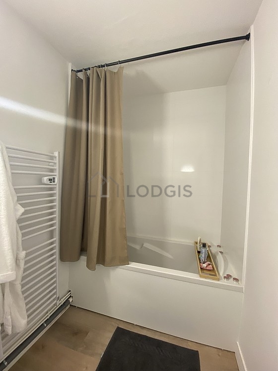 Bathroom equipped with washing machine, towel drying radiator
