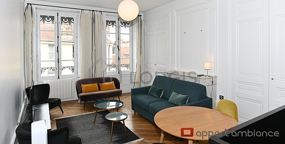 Séjour équipé de télé, 1 fauteuil(s), 1 chaise(s)