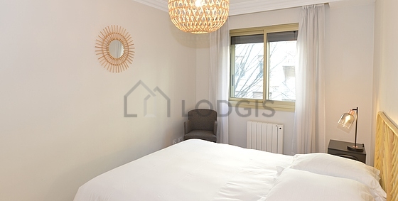 Chambre avec fenêtres