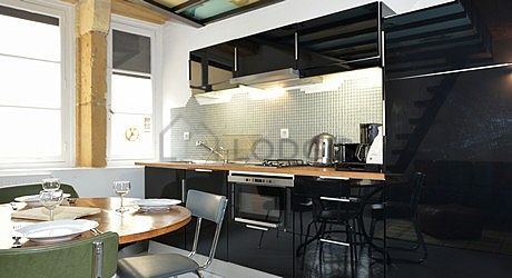 Kitchen where you can have dinner for 4 person(s) equipped with hob, refrigerator, extractor hood, crockery