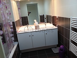 Apartment Nord-Ouest de Lyon - Bathroom