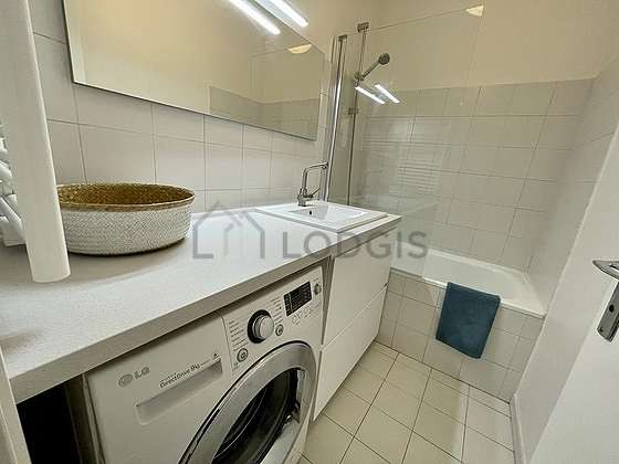 Bathroom equipped with washing machine