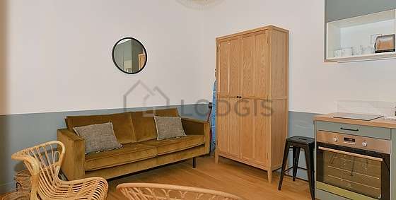 Living room furnished with 1 bed(s) of 140cm