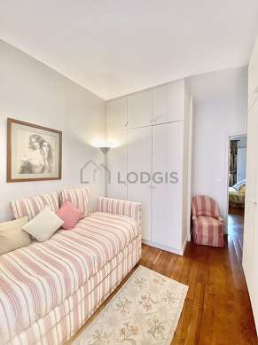 Very quiet bedroom for 2 persons equipped with 1 sofabed(s) of 150cm