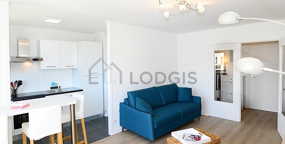 Séjour avec fenêtres