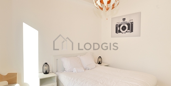 Chambre avec fenêtres double vitrage