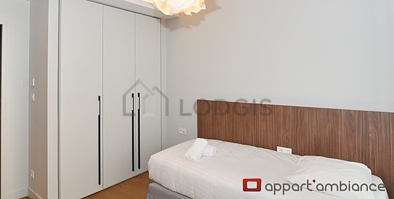 Chambre avec fenêtres double vitrage