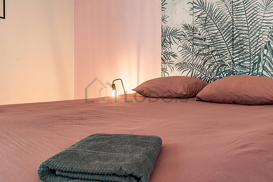 Very quiet bedroom for 2 persons equipped with 1 bed(s) of 160cm