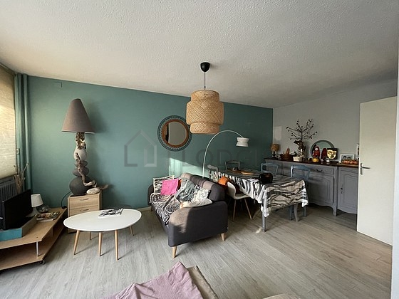 Very quiet living room furnished with tv, 1 chair(s)