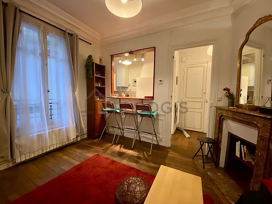 Séjour très calme équipé de 1 canapé(s) lit(s) de 140cm, télé, 1 fauteuil(s), 5 chaise(s)
