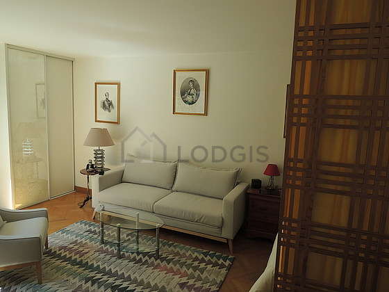 Living room furnished with 1 bed(s) of 140cm, air conditioning, tv, 1 armchair(s)