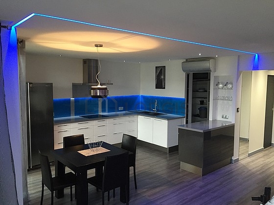 Very bright kitchen facing the garden