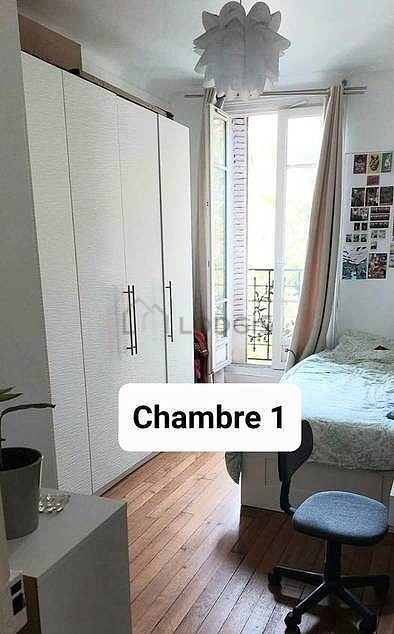 Chambre de 12m² avec du parquet au sol