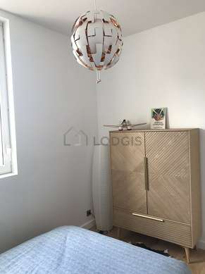 Very bright bedroom equipped with cupboard, bedside table