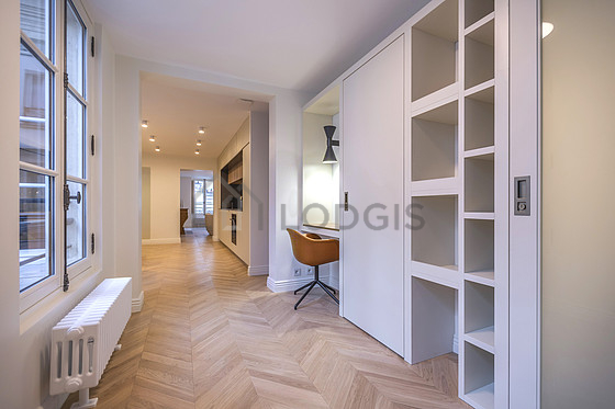 Entrée équipée de 1 chaise(s)