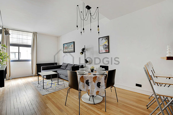 Living room furnished with 1 sofabed(s) of 140cm, tv