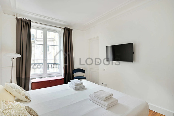 Chambre avec fenêtres