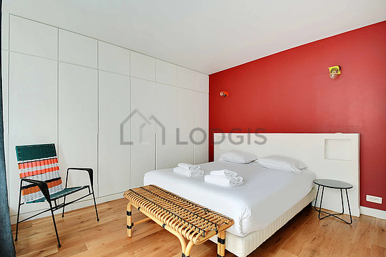Chambre avec fenêtres