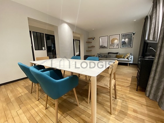 Dining room equipped with 1 chair(s)