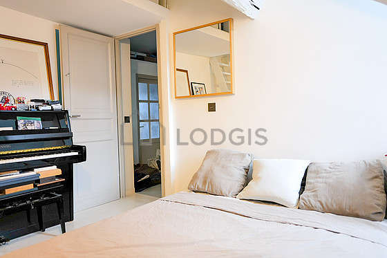 Bedroom for 4 persons equipped with 1 loft bed(s) of 140cm, 1 bed(s) of 160cm