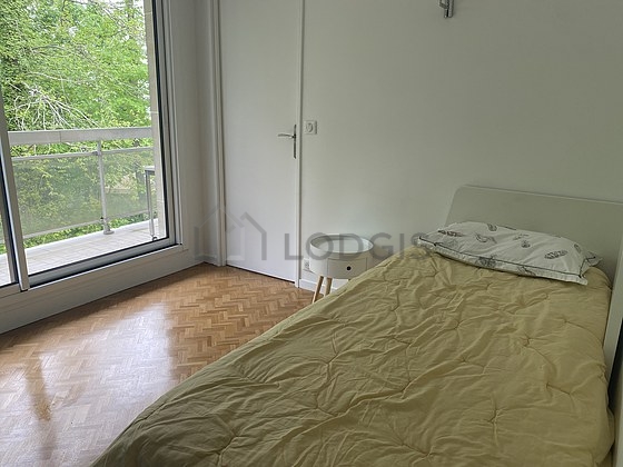 Bedroom with wooden floor
