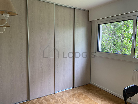 Office of 11m² furnished with closet