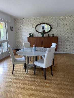 Great dining room with woodenfloor