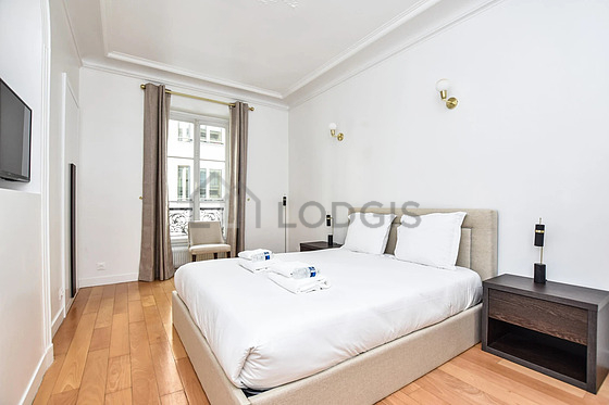 Chambre avec fenêtres