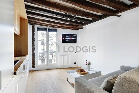 Living room furnished with 1 sofabed(s) of 140cm, tv