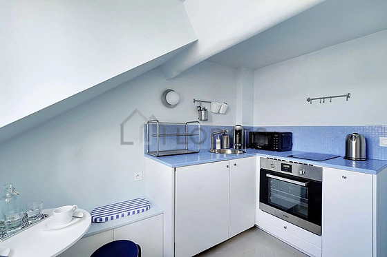 Cuisine équipée de lave linge, réfrigerateur