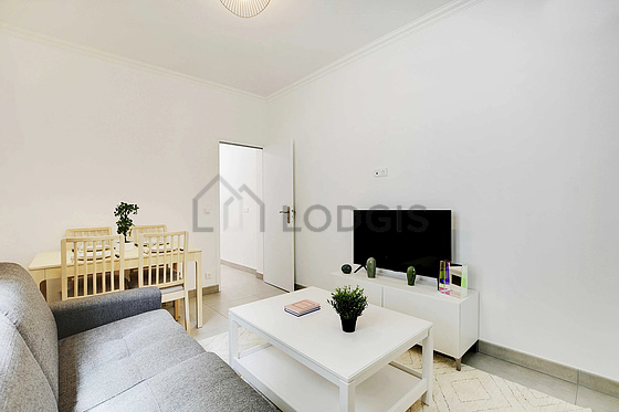 Living room furnished with 1 sofabed(s) of 140cm, tv
