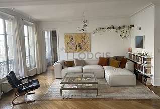 Paris 10° 2 bedroom Apartment